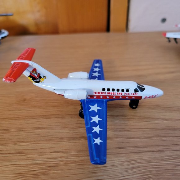 2000 Matchbox D.A.R.E. Cessna Citation Jet - Picture 2 of 9